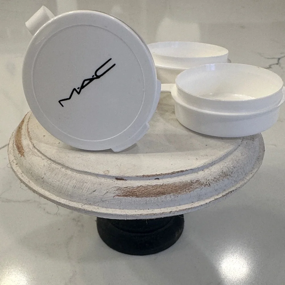Vintage MAC White Refillable Compact Pods Set - Picture 1 of 7